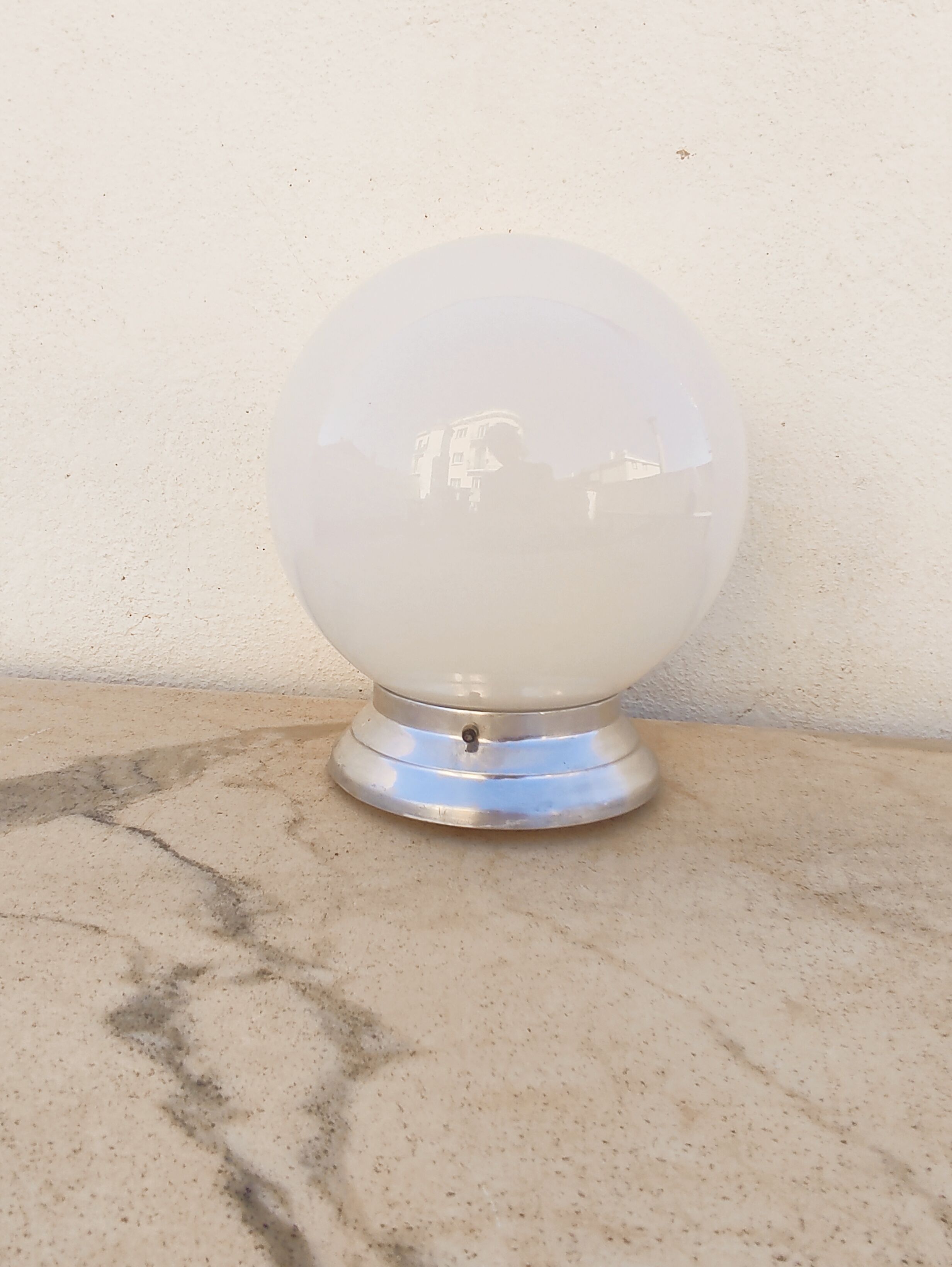 Art deco ceiling lamp with sphere