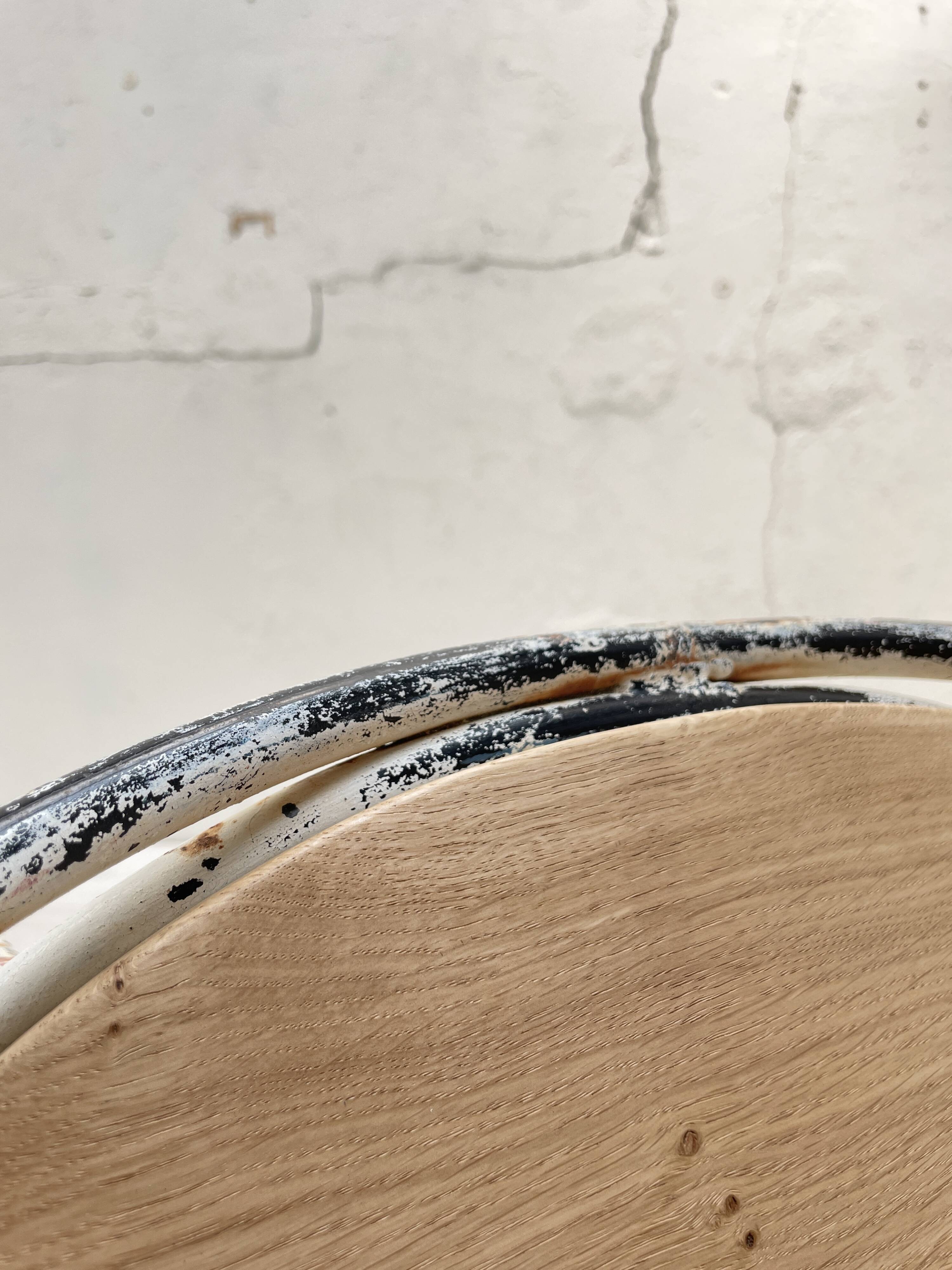 Basket armchair in metal and wood.