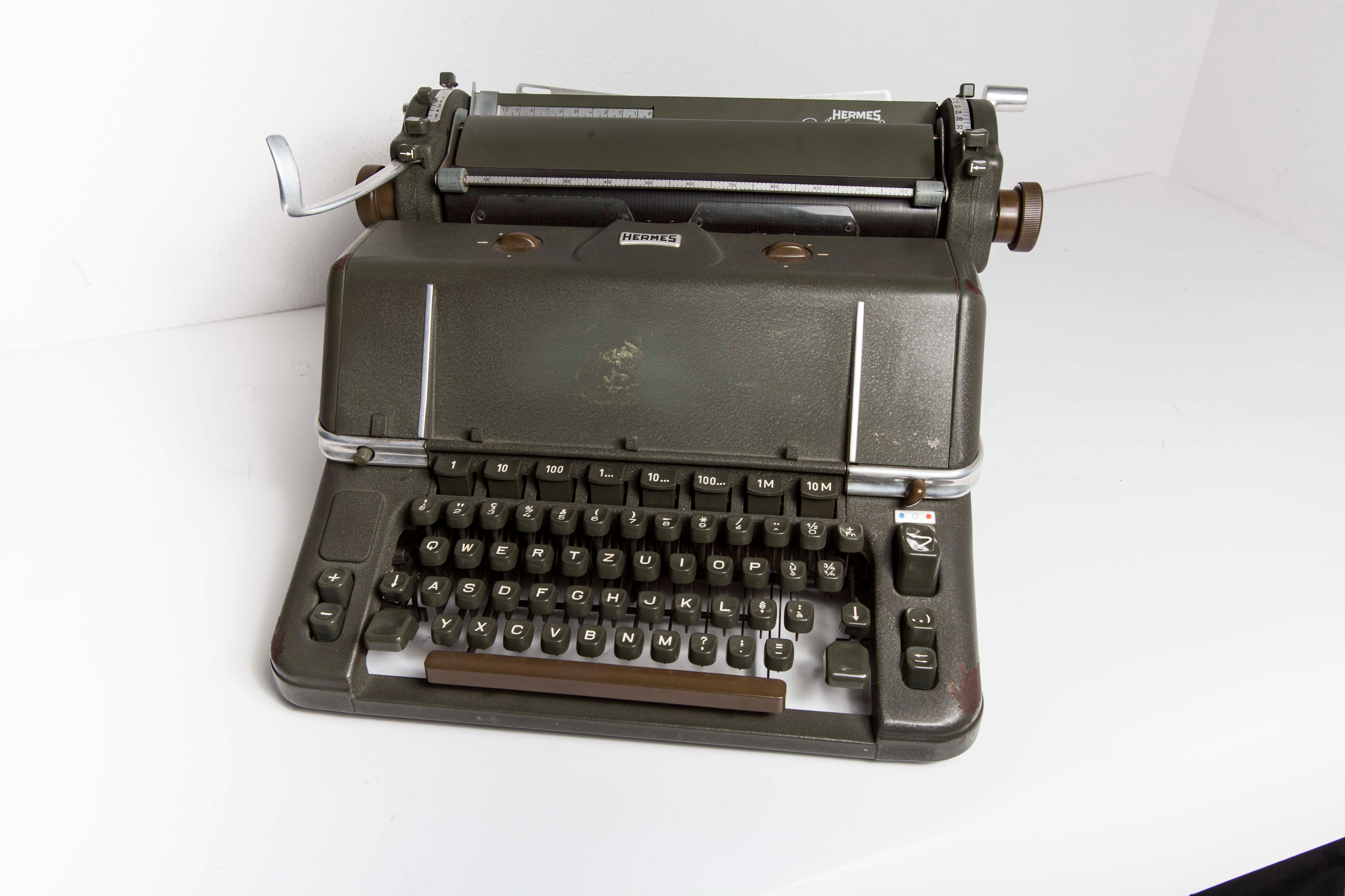 Hermes ambassador typewriter, 1952