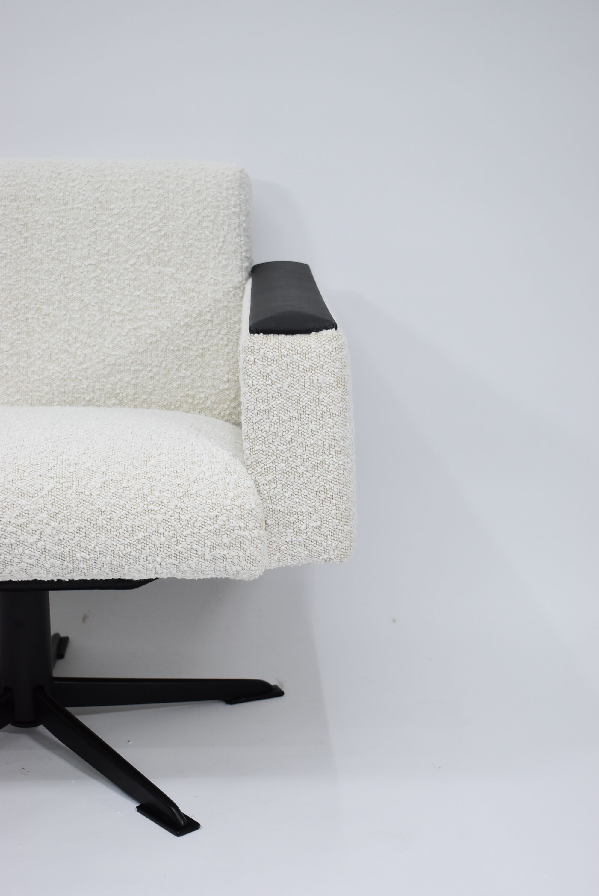 Fauteuil vintage Deutsche Democratic Republic DDR, années 1960, Bouclé blanc