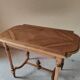 Élégante Table / Petit Bureau Vintage en Bois Marqueté