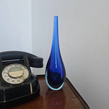 Blue Murano Sommerso collection Goccia drop-shaped soliflore vase.