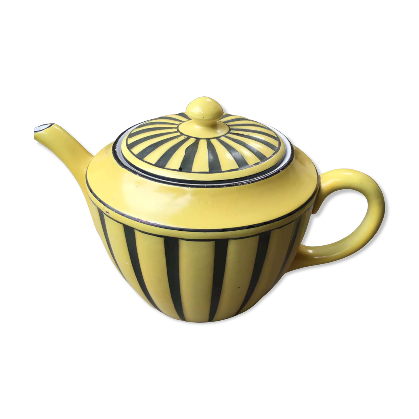 Teapot in yellow and black porcelain stamped Sarreguemines