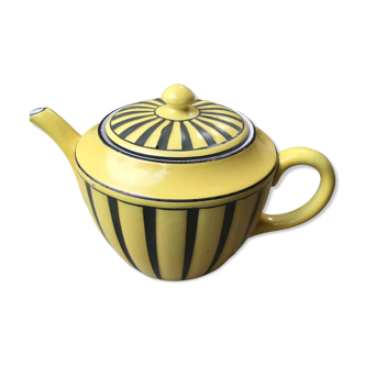 Teapot in yellow and black porcelain stamped Sarreguemines