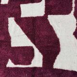Pure Moroccan wool carpet in burgundy, size 200 x 300 cm.
