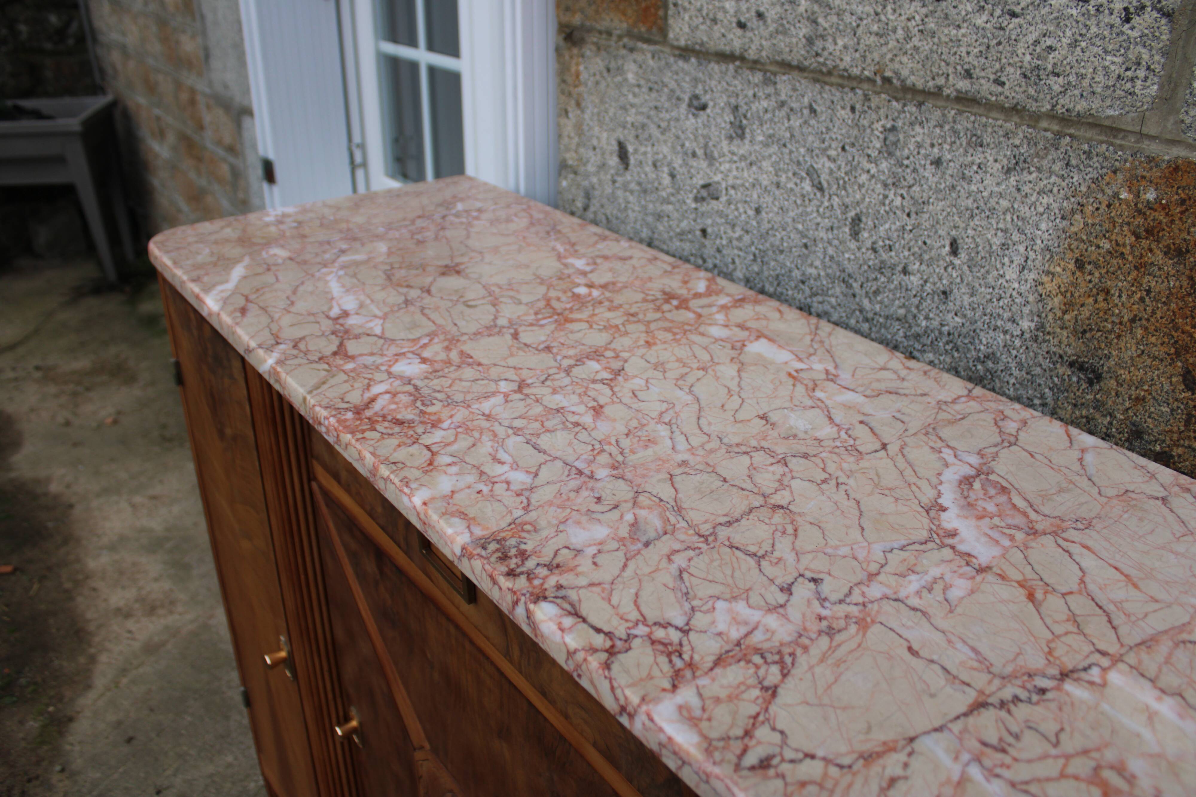 Art Deco sideboard in solid walnut and veneer – pink marble top