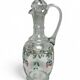 Carafe en verre émaillé à décor de fleurs, vers 1900