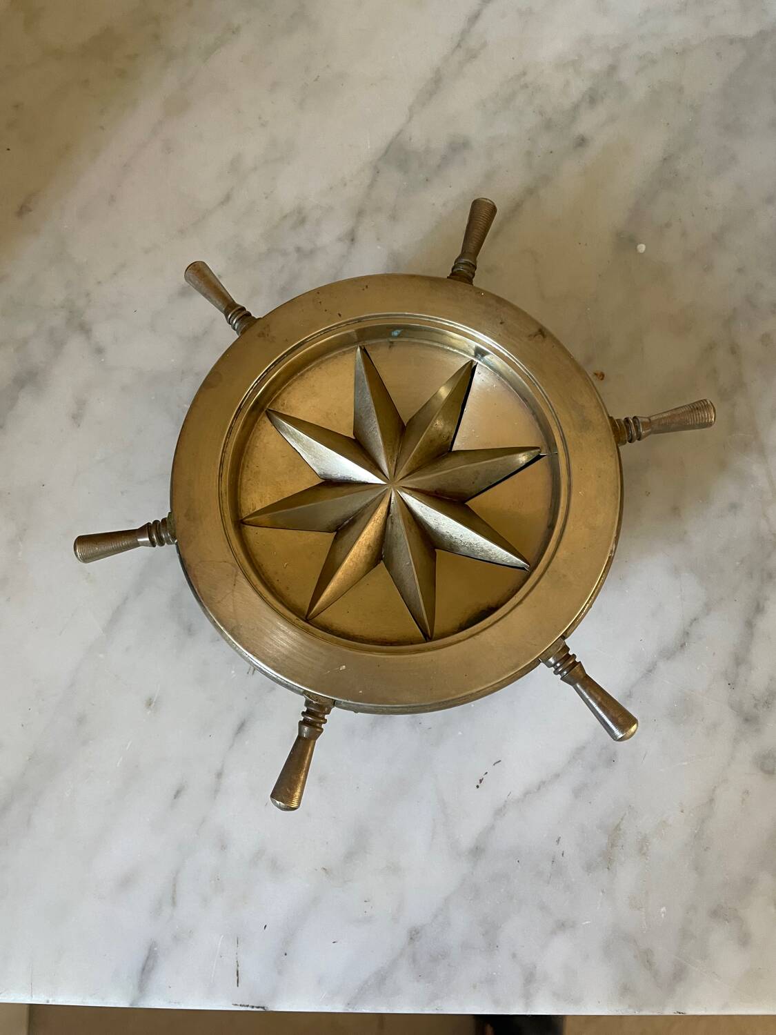 Cendrier rose des vents en laiton massif