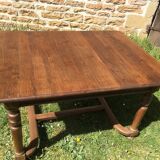Extendable oak table