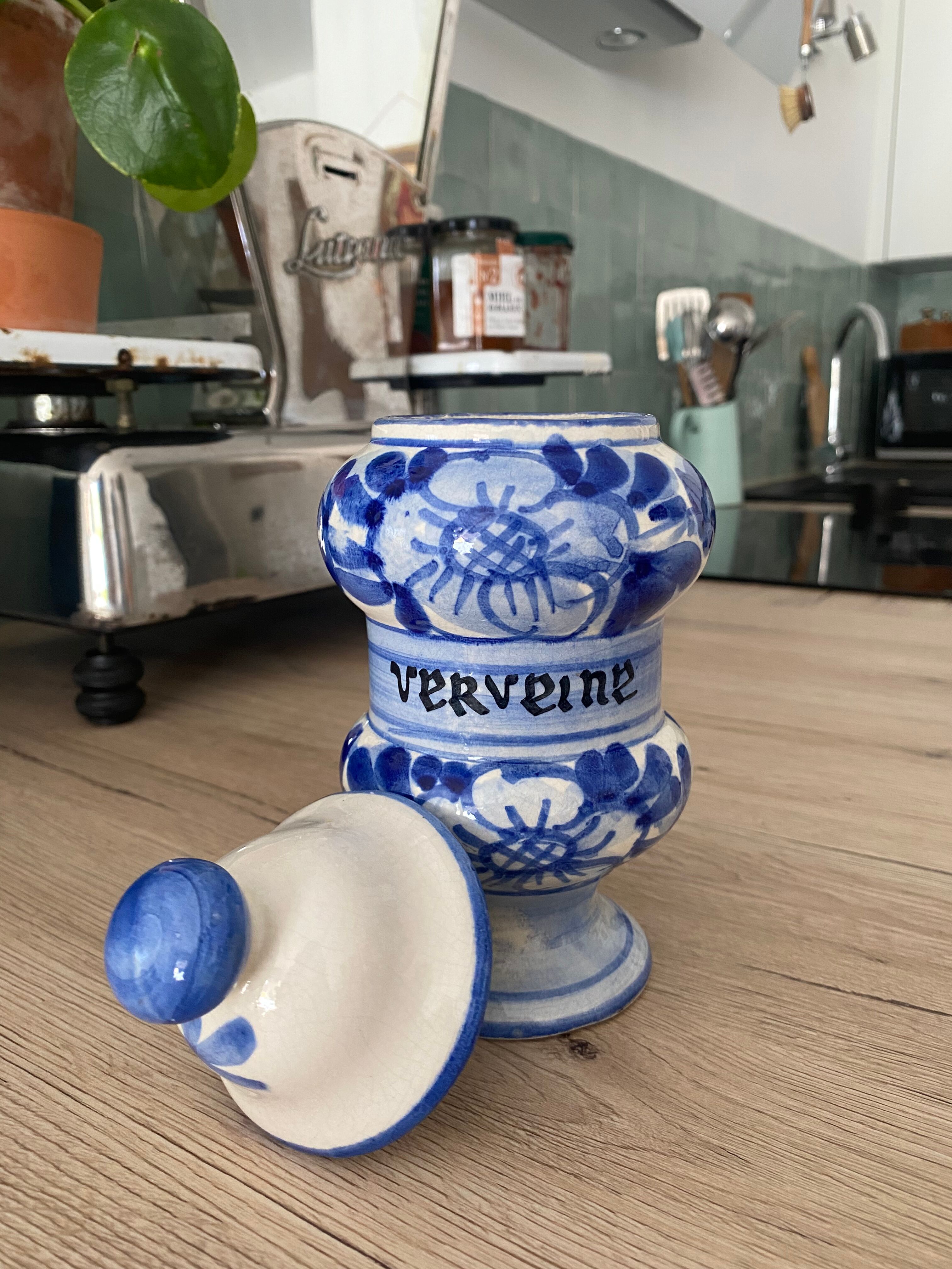Apothecary porcelain pot Verbena painted by hand