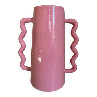 Vase en céramique rose anses ondulées abstrait fait-main