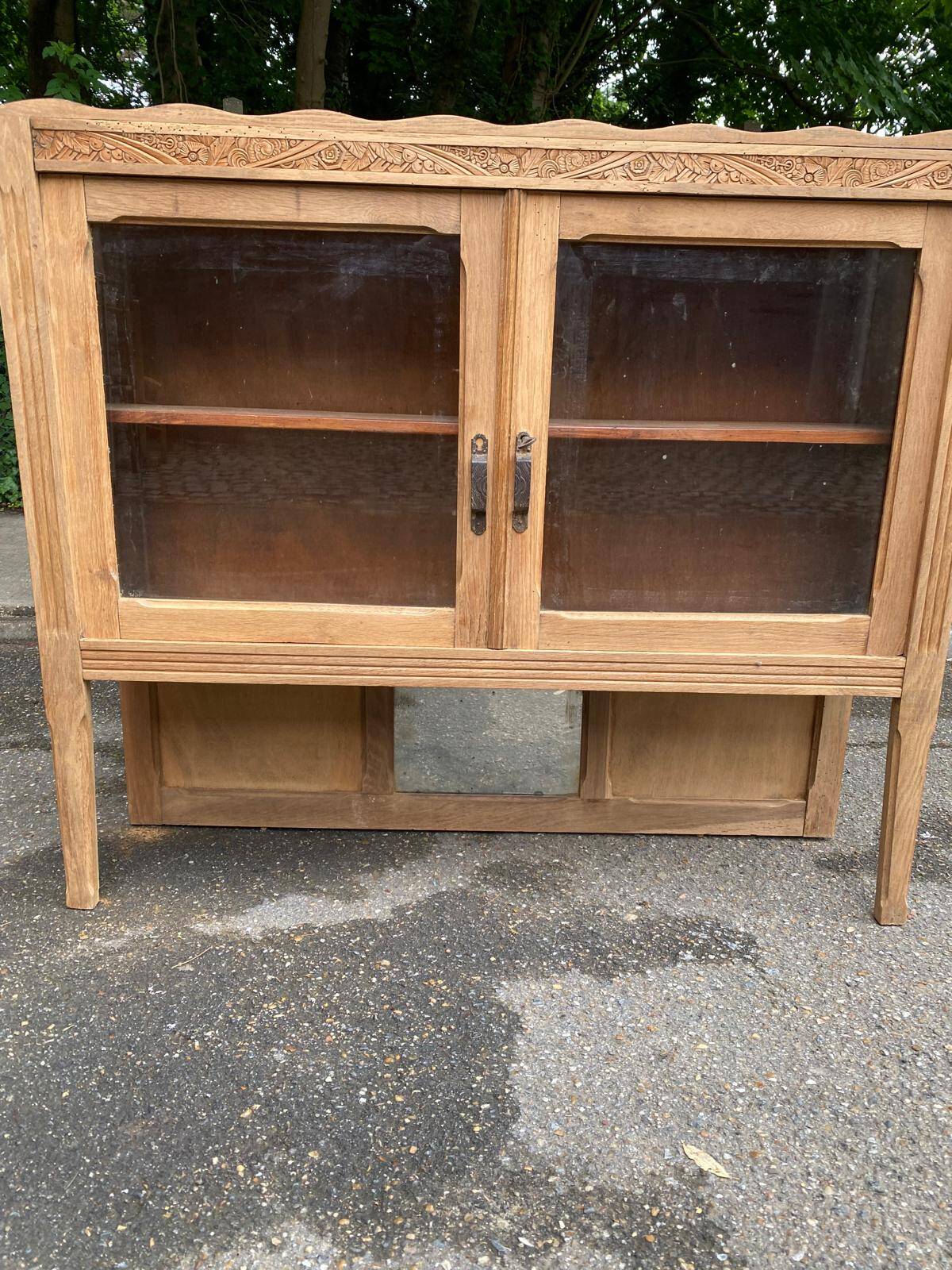 Vitrine vaisselier vintage en bois massif art déco 1950