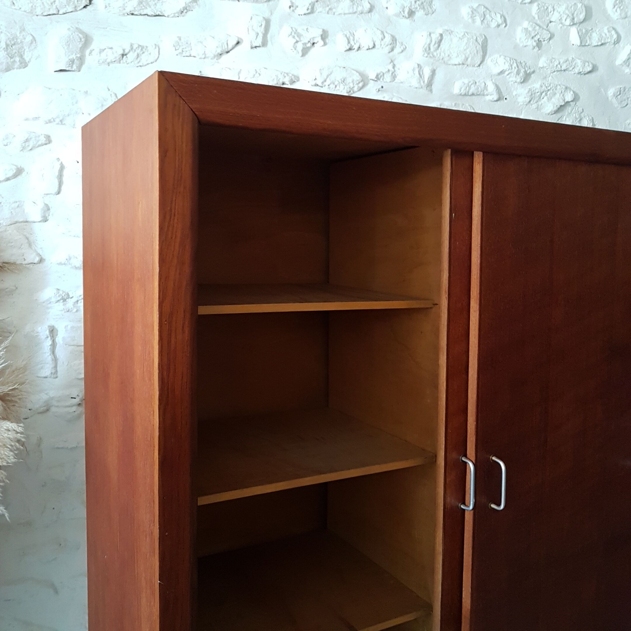 Wardrobe sliding door