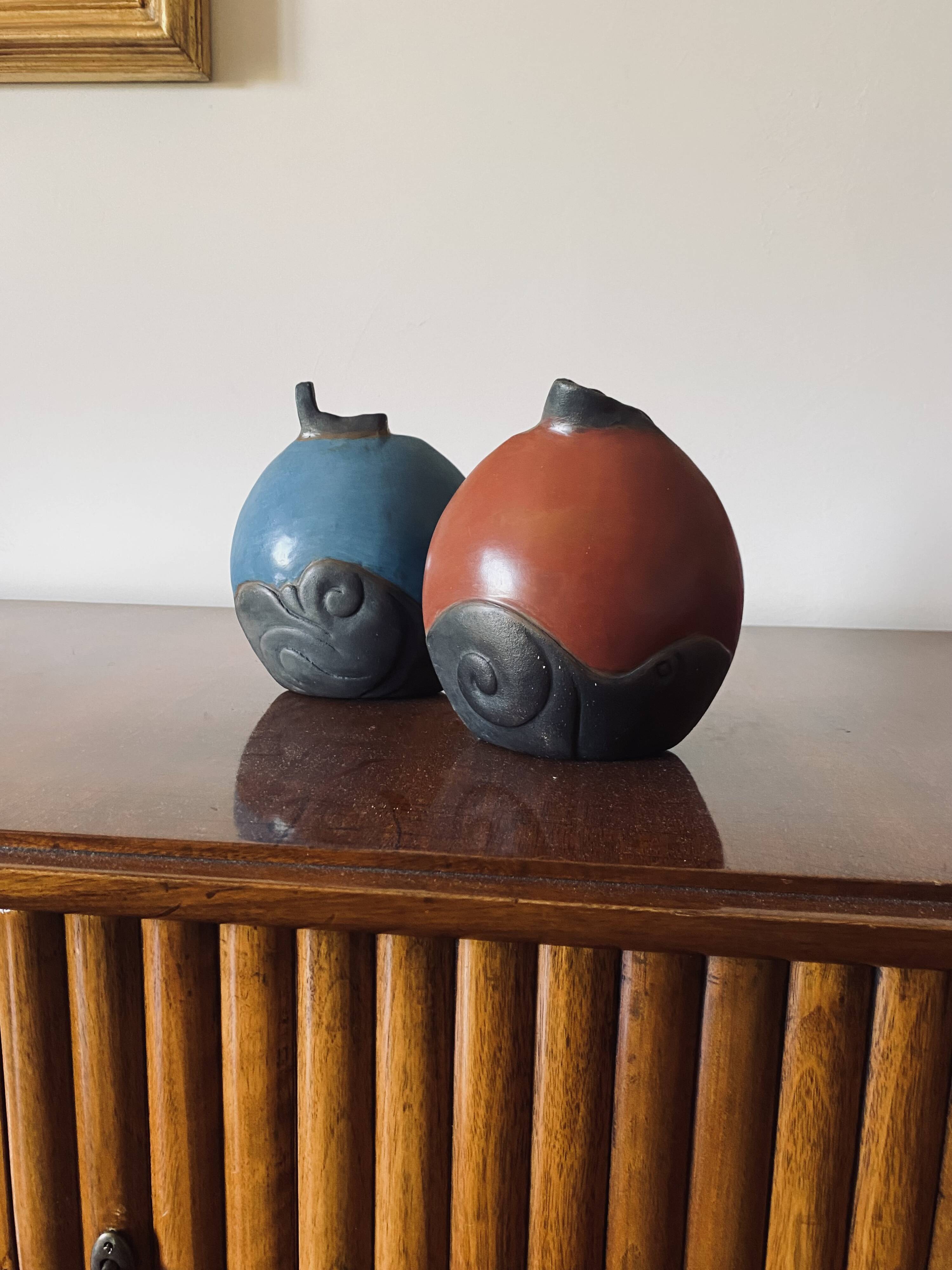 Wilmer W Ramirez, Set of 2 earthenware vase, South america 1990s