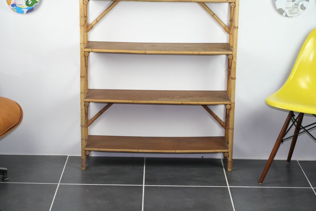 Storage cabinet bookcase shelf in vintage rattan 1970