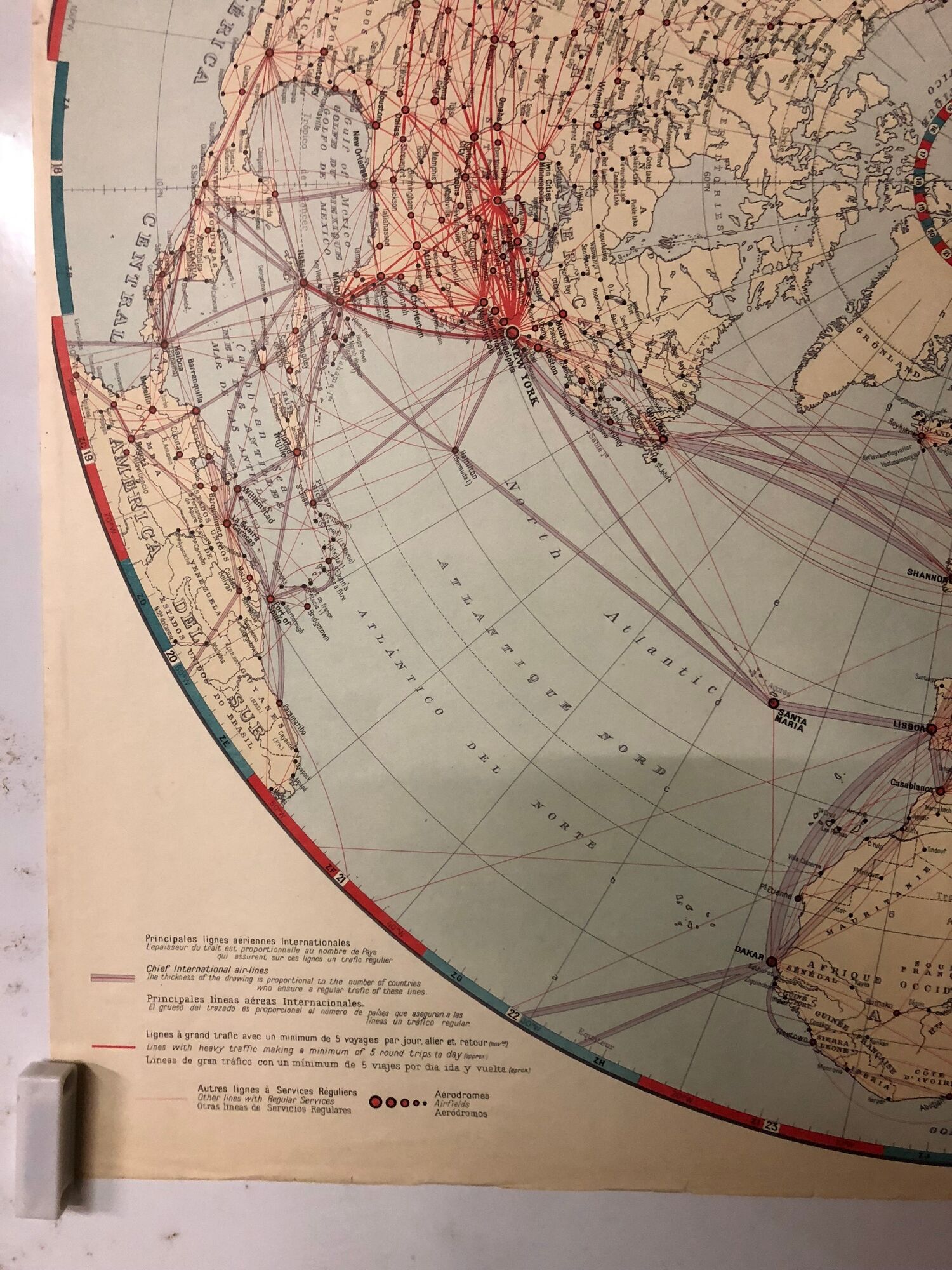 Mappemonde carte ancienne hémisphère nord des lignes aériennes