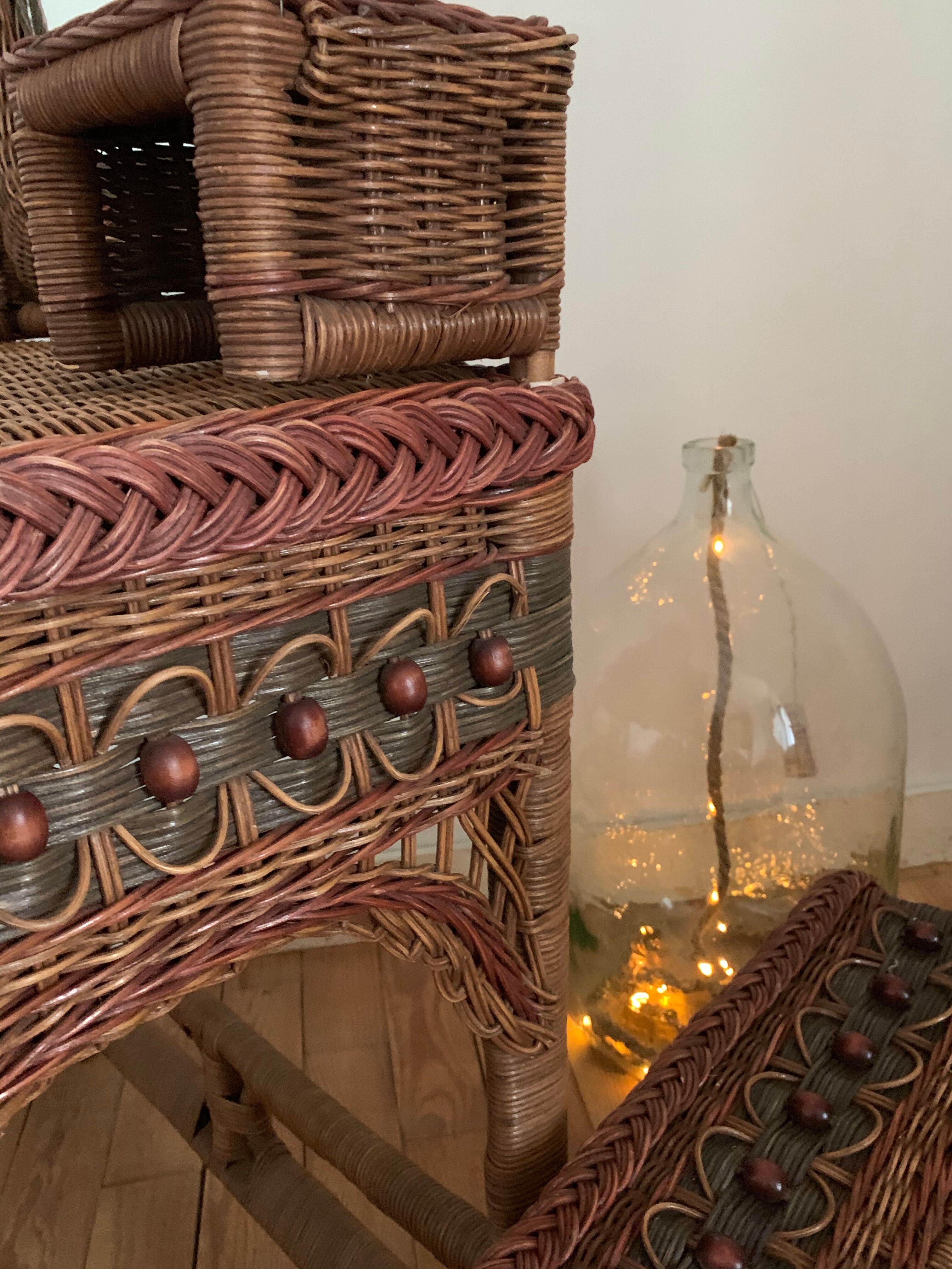 Rattan hairdresser and its pouf