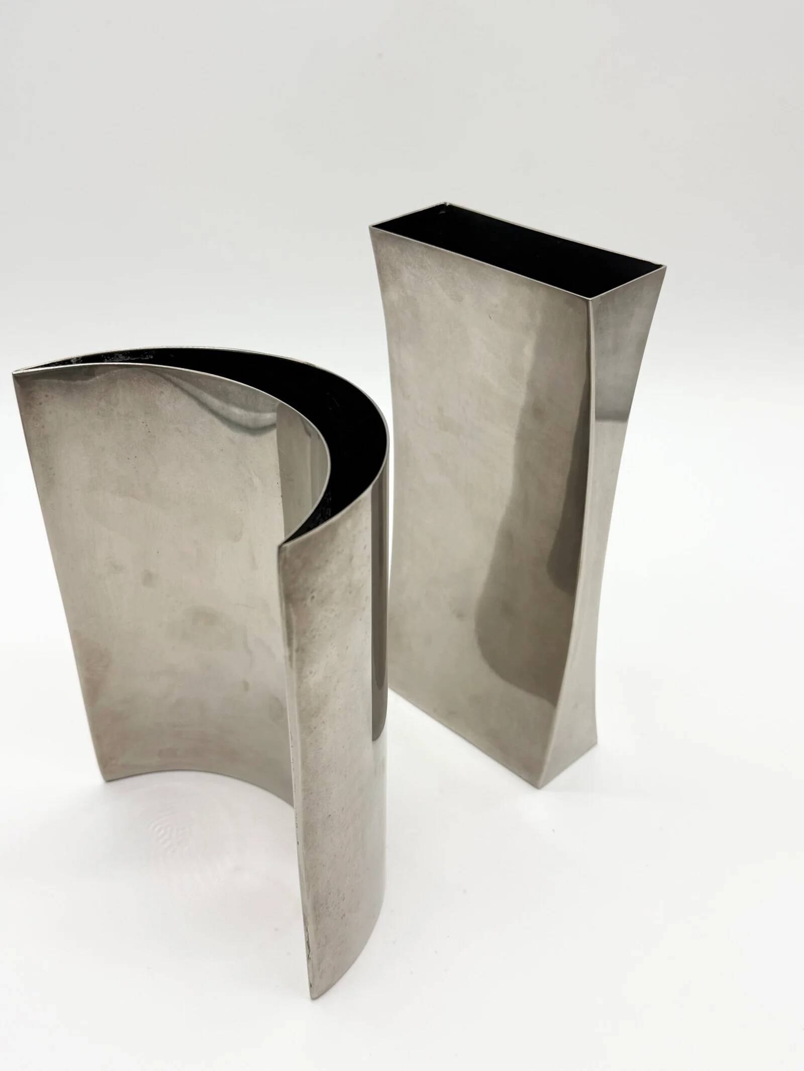 Paire de vases sculpturaux en aluminium, 1980s