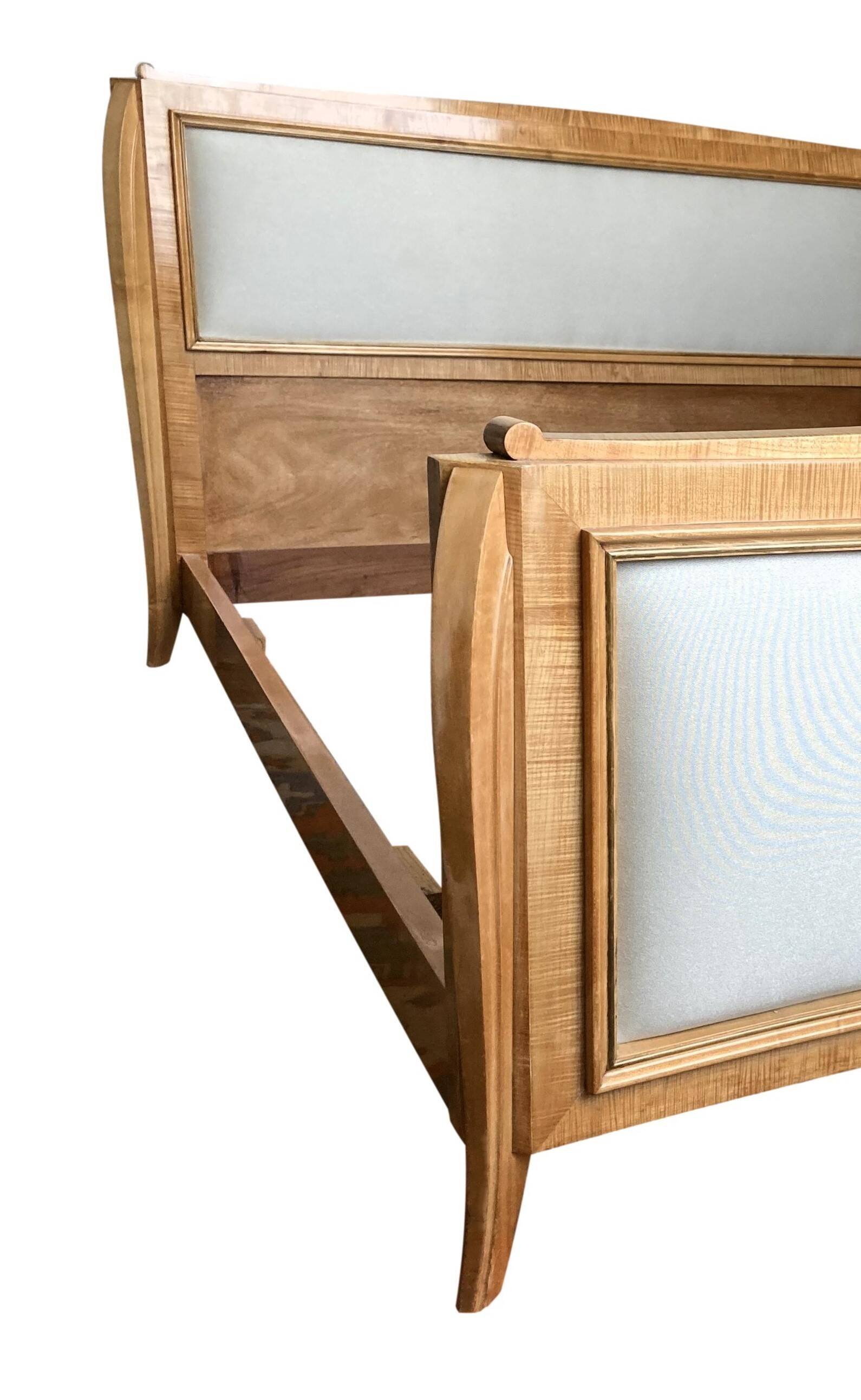 Lit 1940 in sycamore