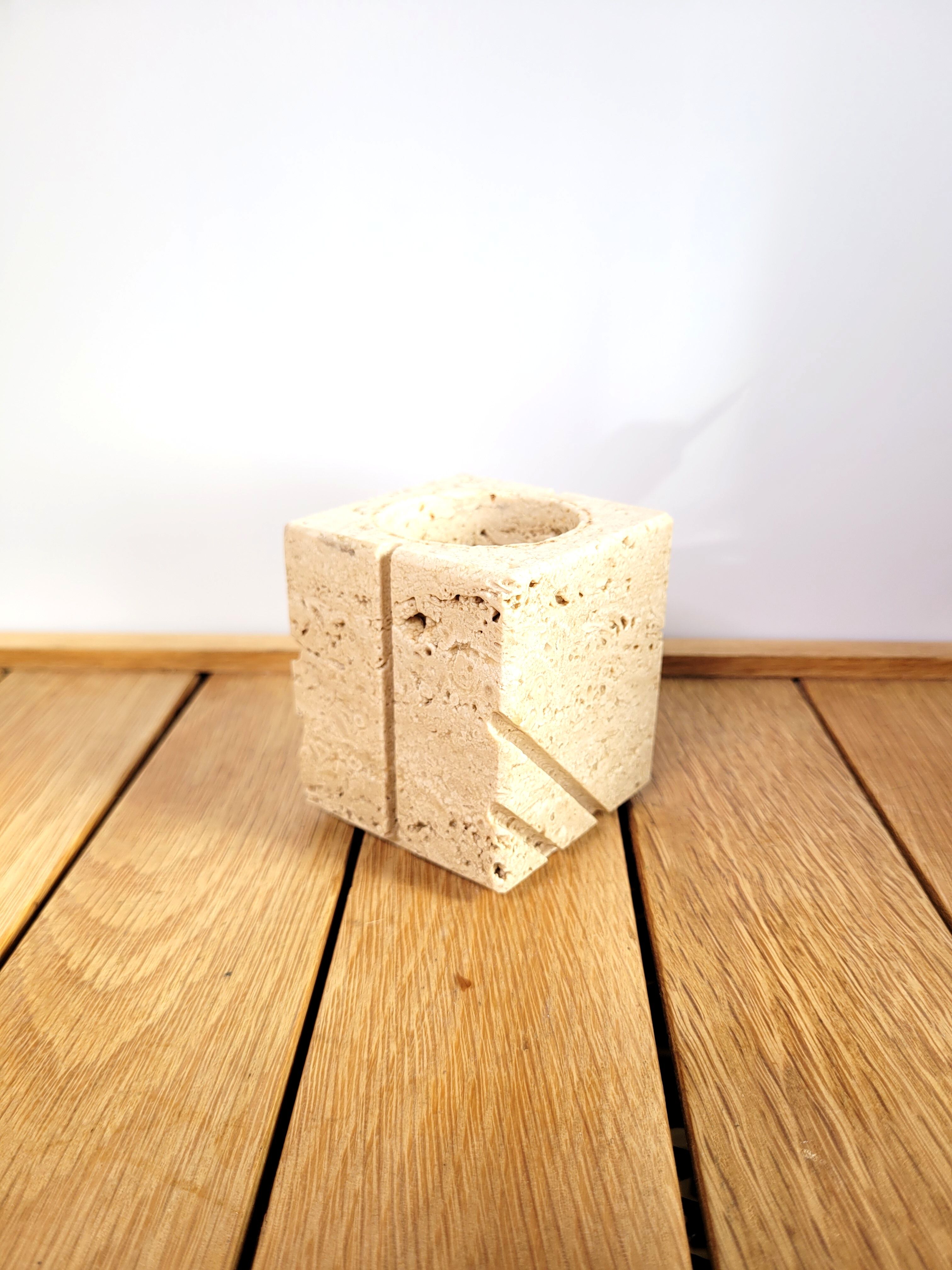 Ashtray and design pot in travertine