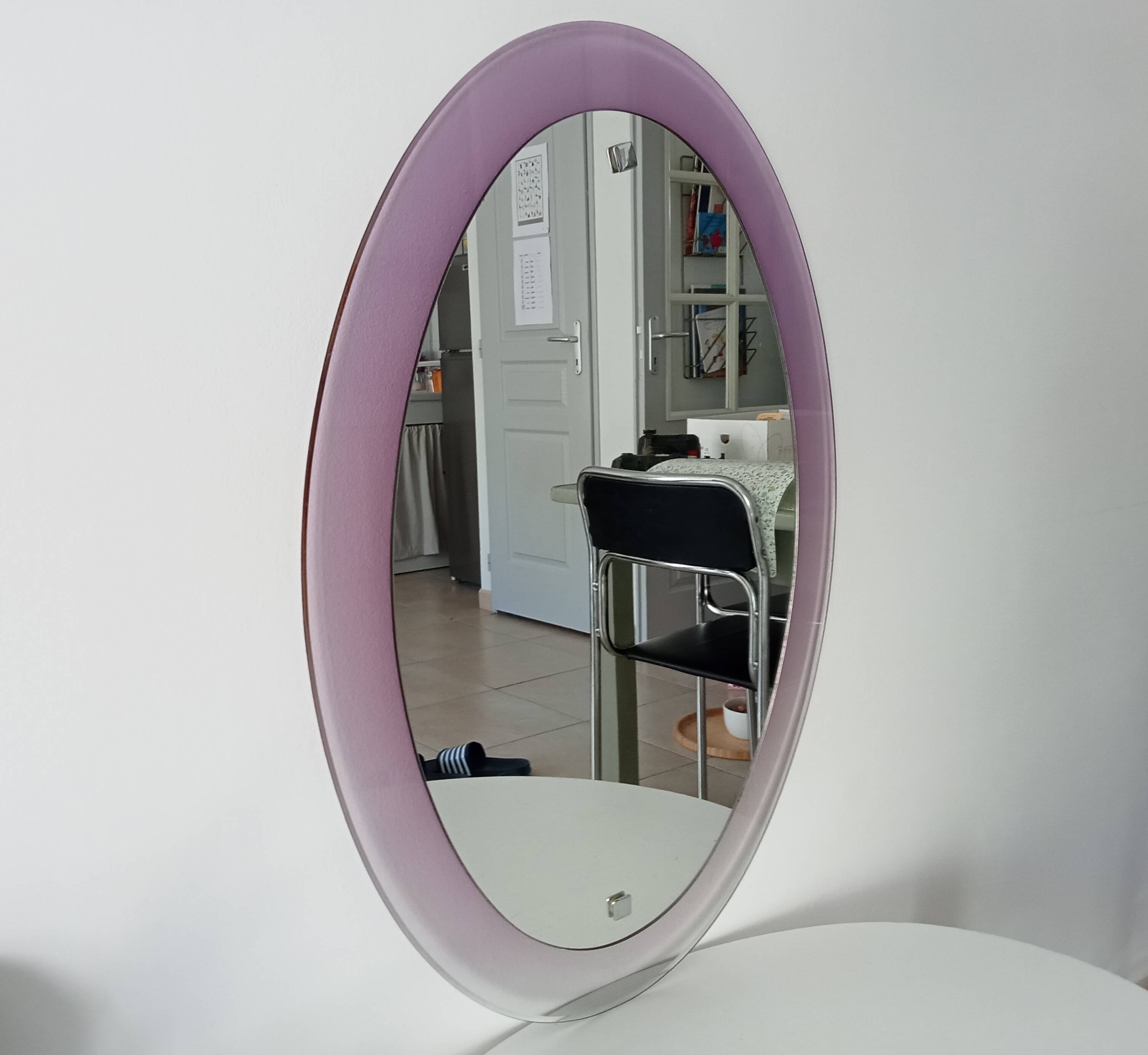 Vintage oval plexiglass mirror from the 70s by Harvey Guzzini