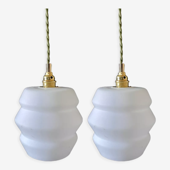 Paire de lampes baladeuses en opaline blanche