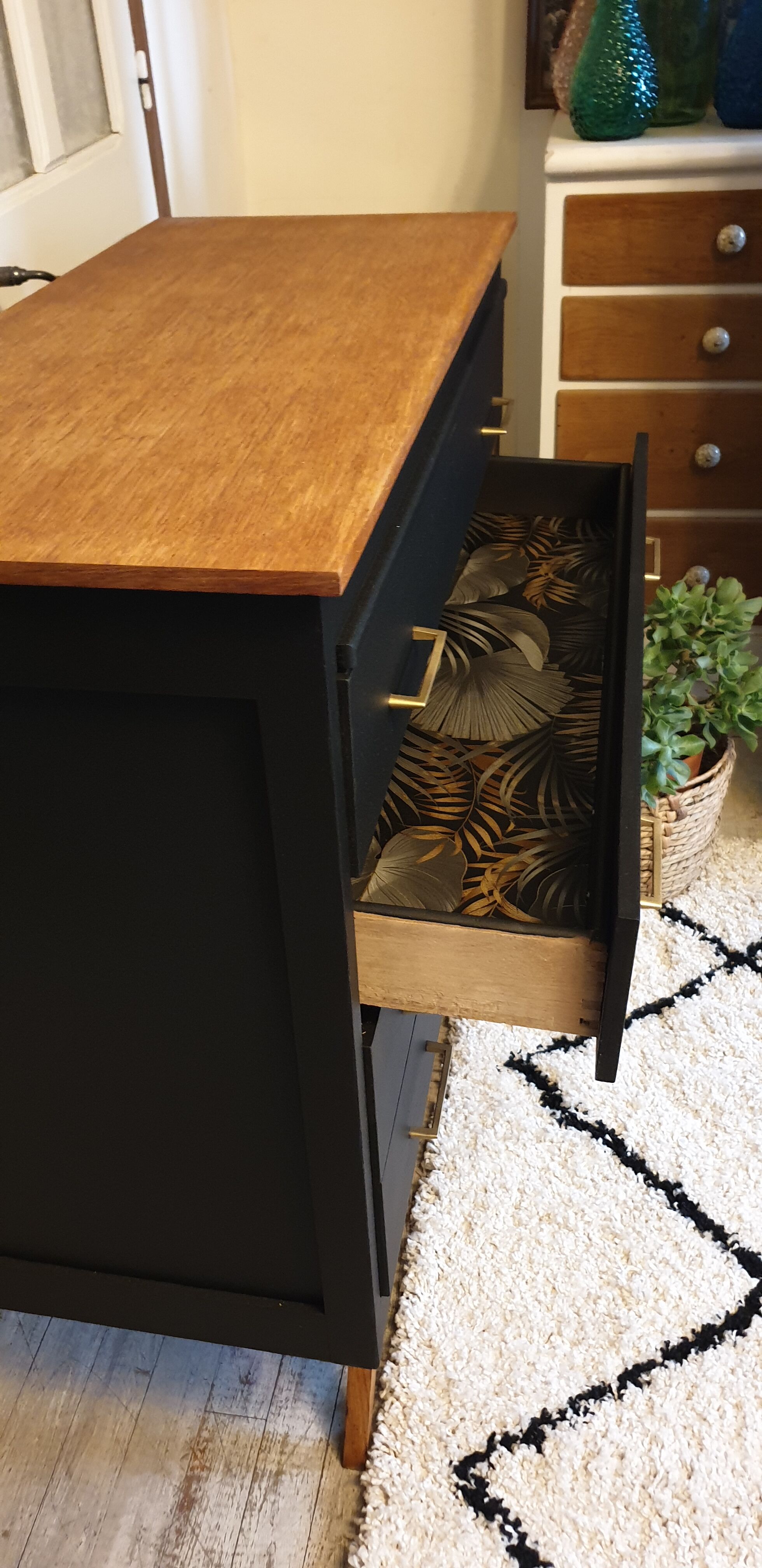 Chest of drawer compass feet