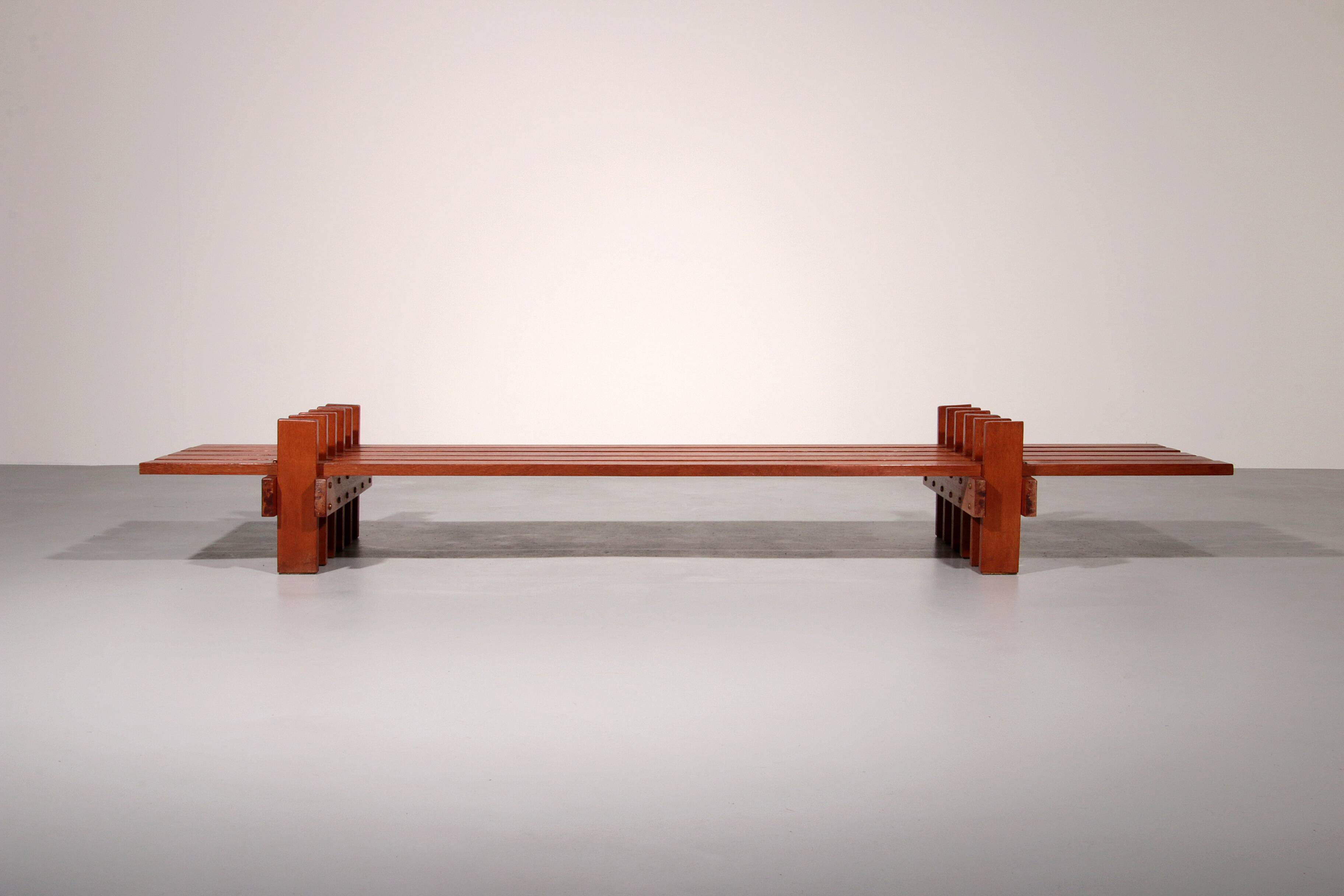 Italian Elegance Redefined – A Bench That Blends Luxury with Modern Design