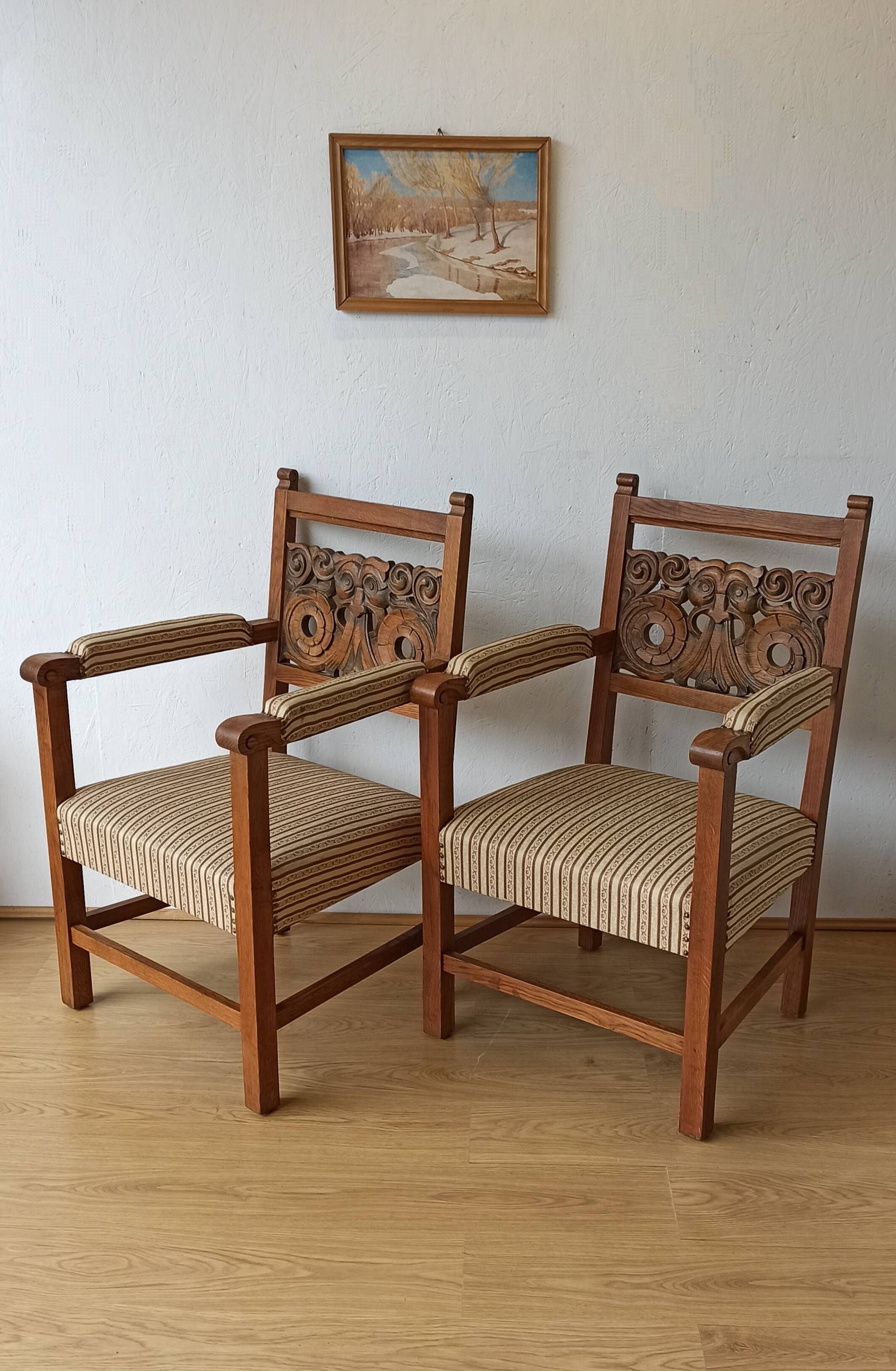 Pair of thrones vintage incredible chairs.
