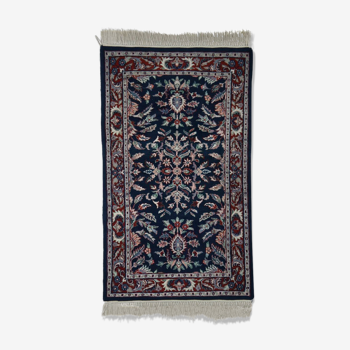 Oriental rug with floral pattern 150 x 90 cm
