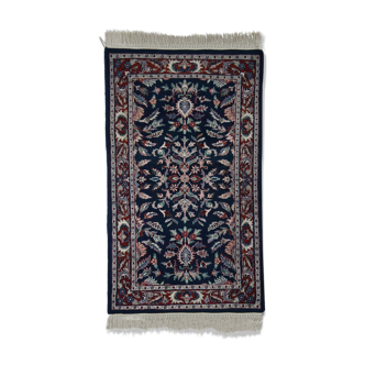 Oriental rug with floral pattern 150 x 90 cm