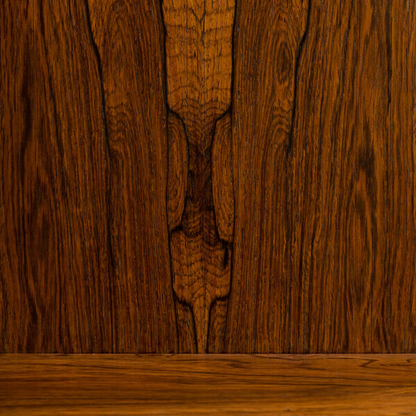 Buffet en palissandre haut avec portes tambour fabriqué par Farstrup, années 1960.