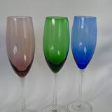 Set of 5 designer champagne flutes in colored glass from the 70s