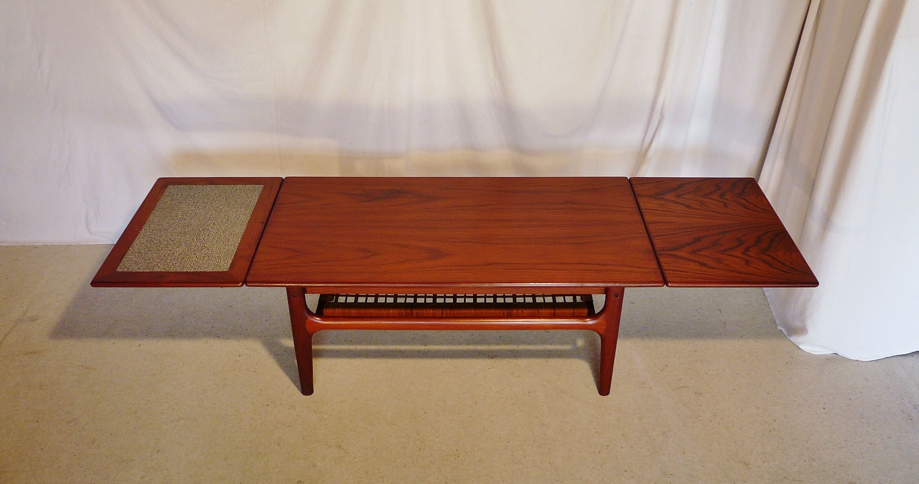 Expandable Scandinavian teak coffee table