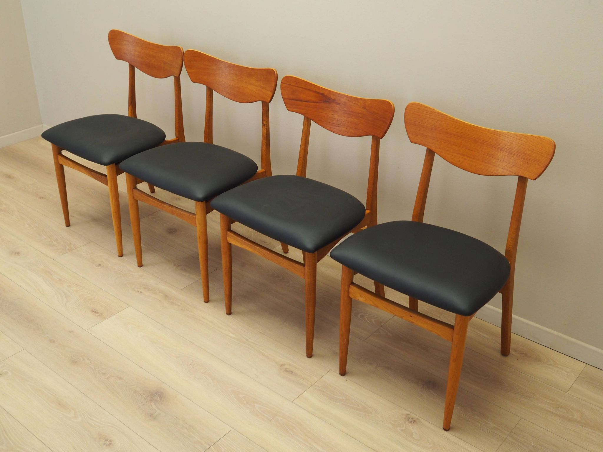 4 chaises danoises, années 1970