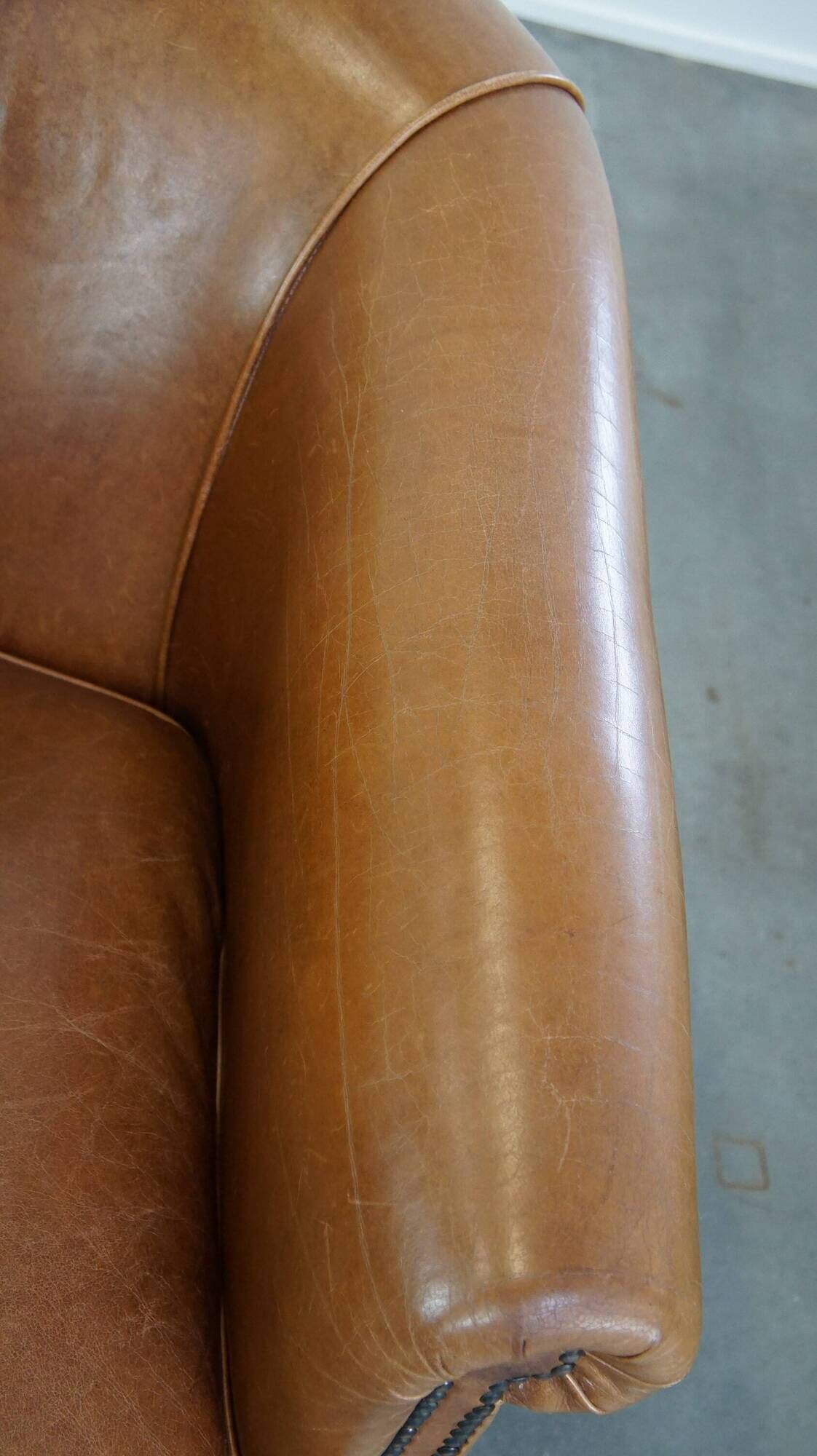 Set of 2 very comfortable light cognac-colored leather club armchairs in English style