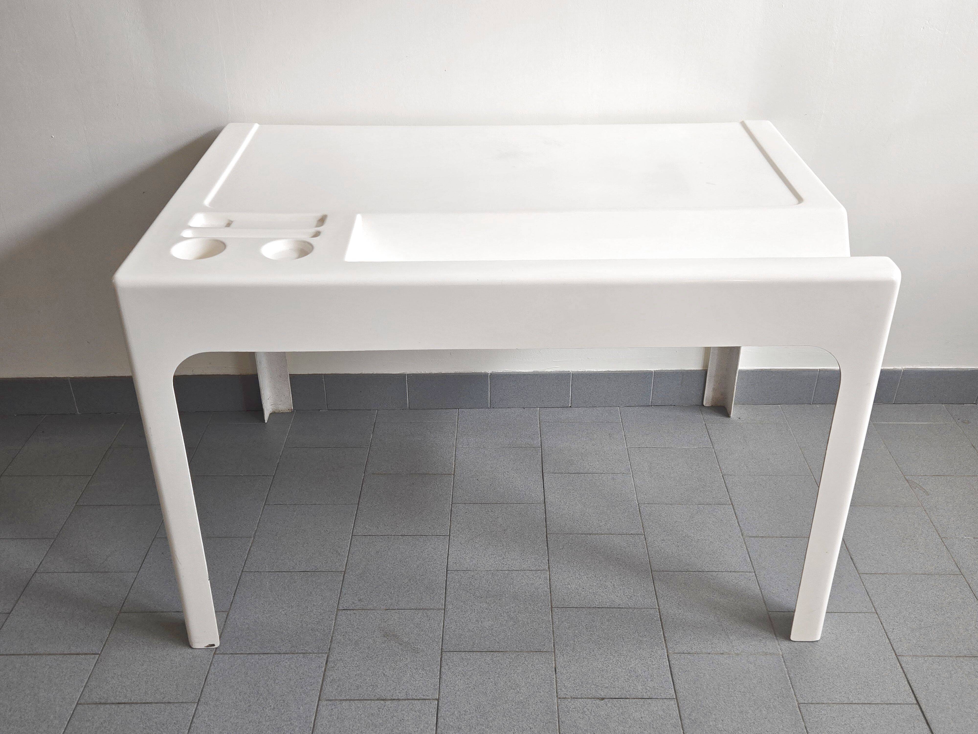 Ozoo desk by Patrick Gingembre 1960