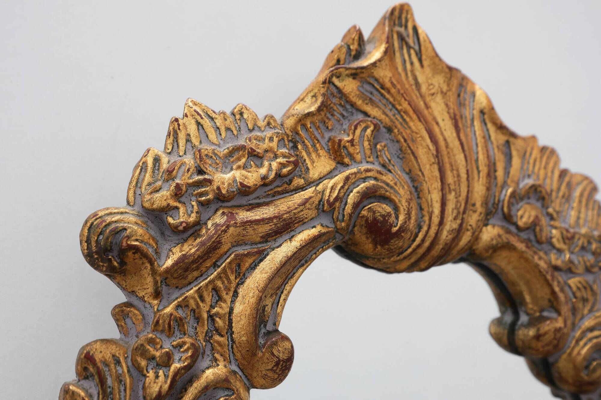 Petit miroir doré de style rococo, Italie, XXe siècle
