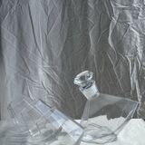 Small geometric carafe with diamond-shaped stopper and its 4 glasses