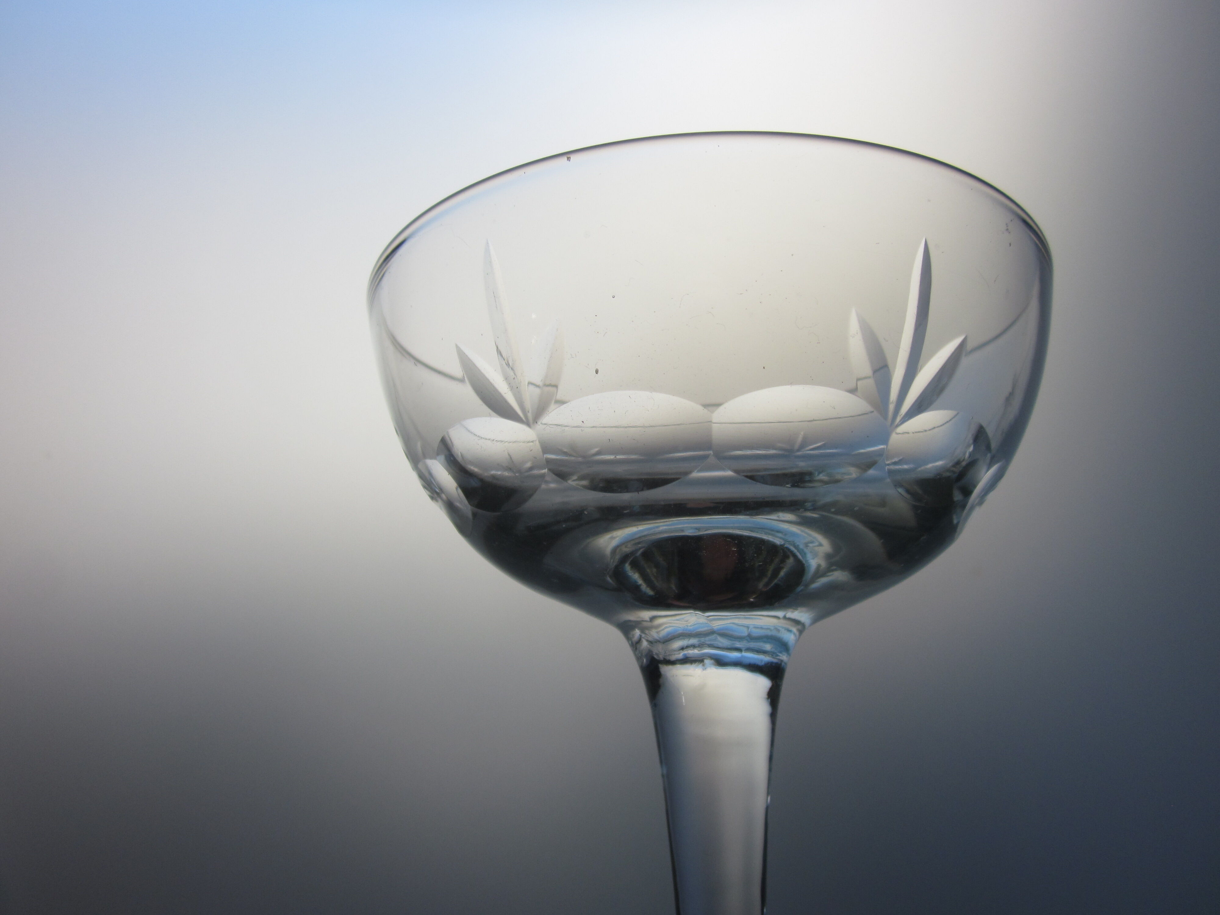Lot de 10 coupes a champagne ancienne en verre taillè