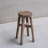 Tabouret ou table d'appoint en bois français primitif du milieu du siècle