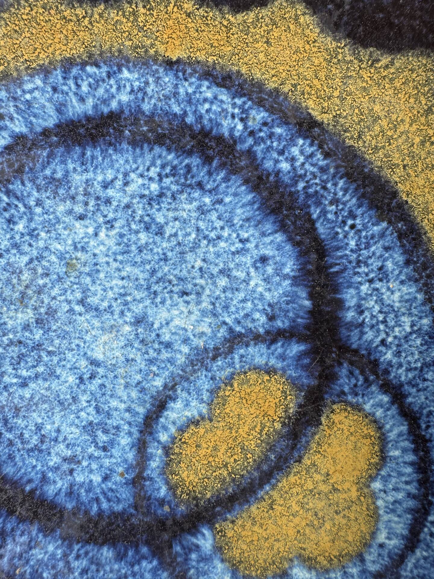 Vintage enamelled ceramic trivet – 1970s – Abstract decor