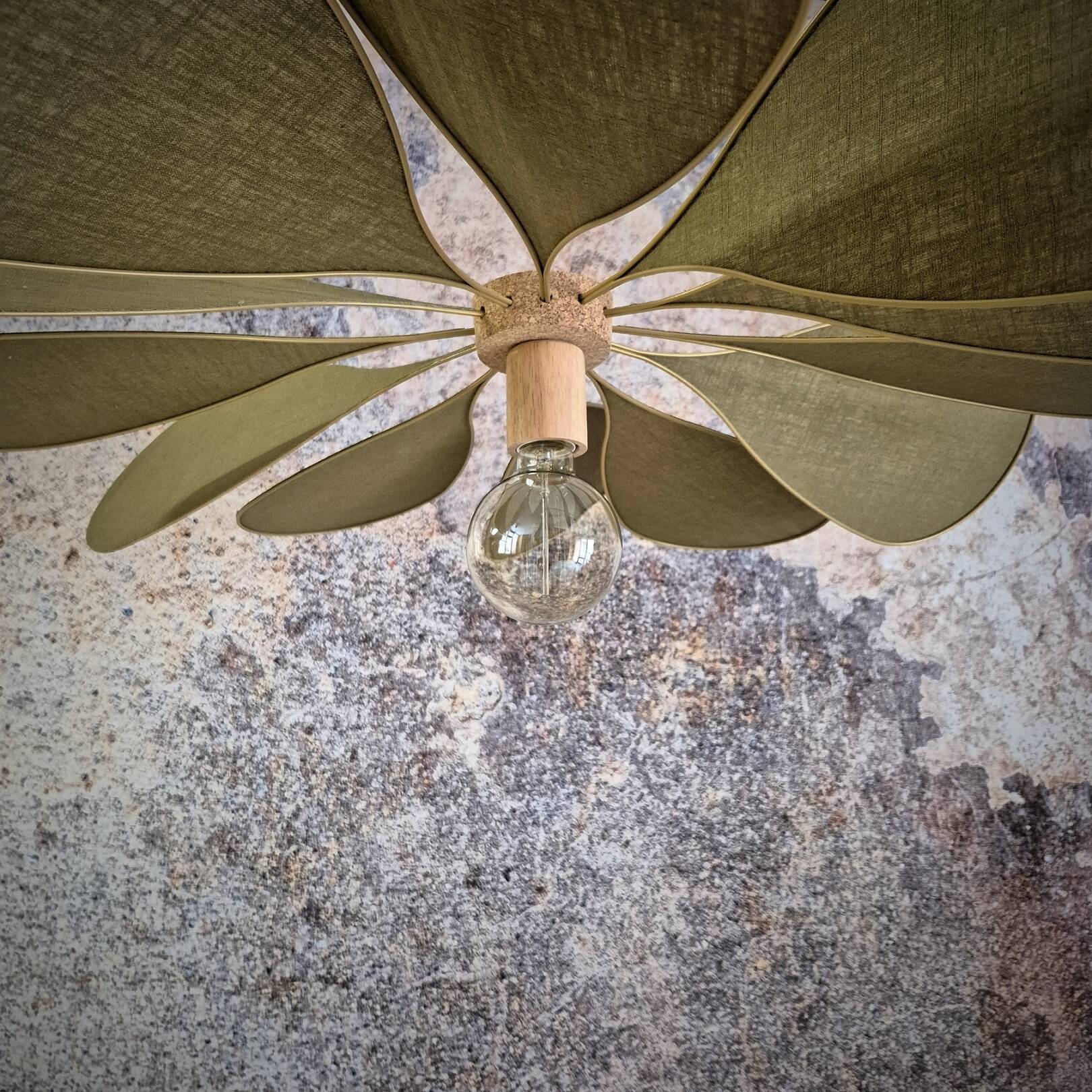 Aerial suspension, 12 metal and linen blades