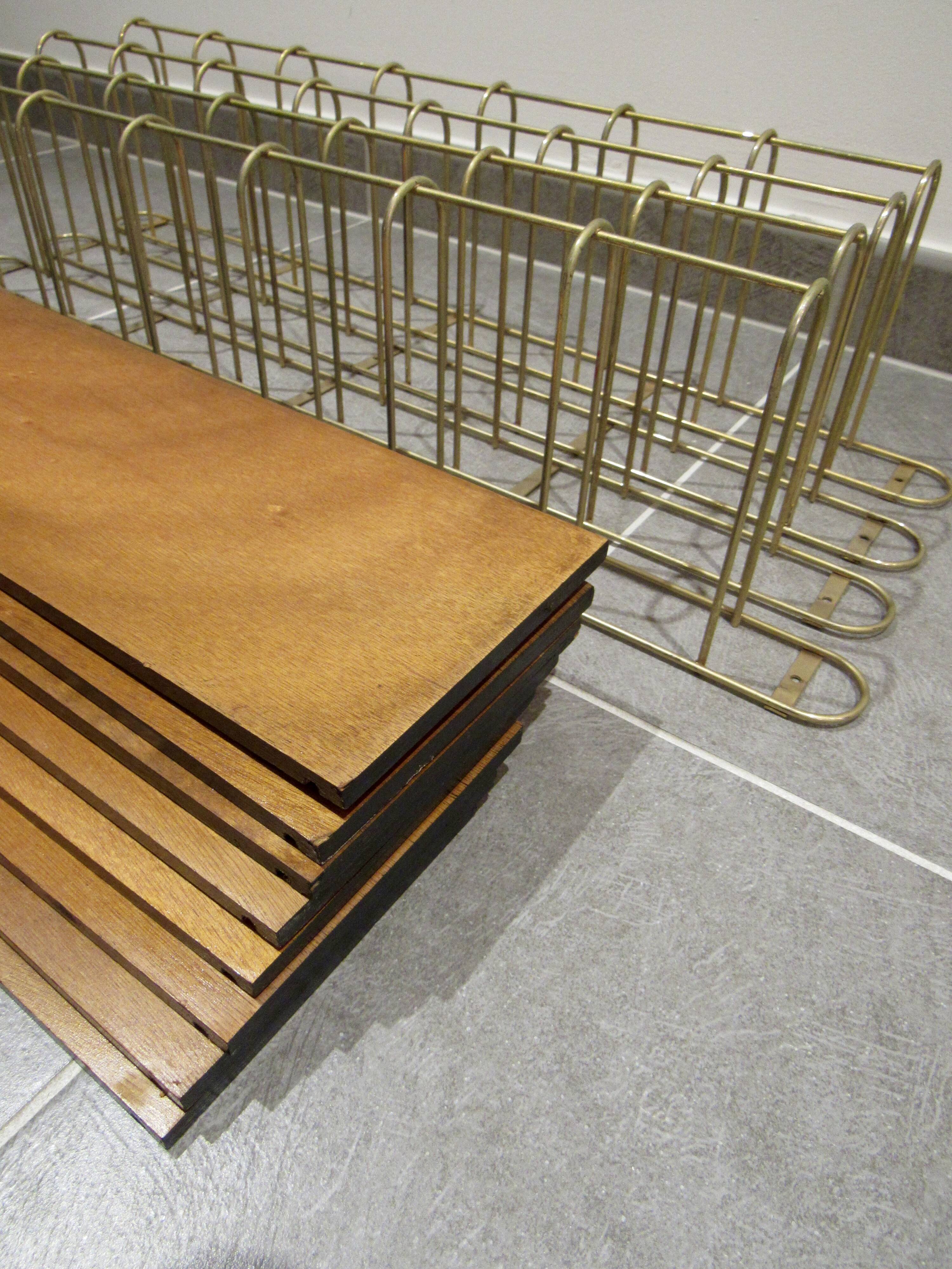 Etagère murale modulable en métal doré et bois