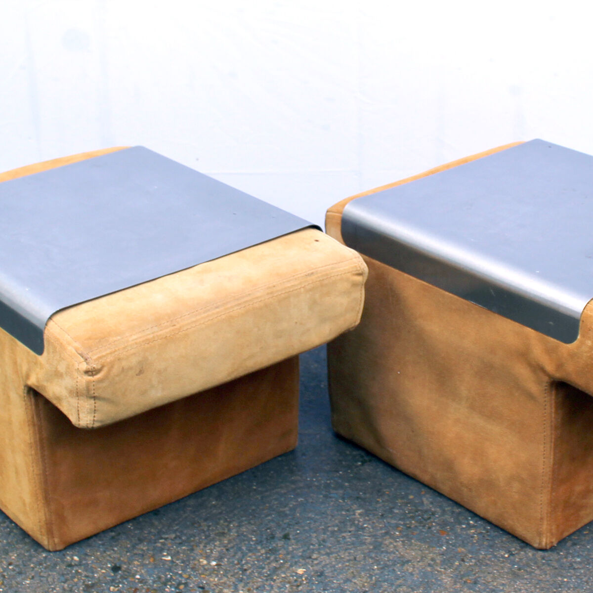 Pair of sofa deer and stainless steel tips