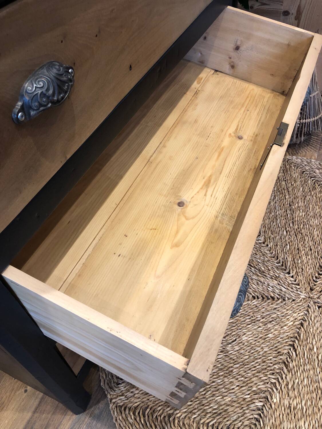 Country chest of drawers