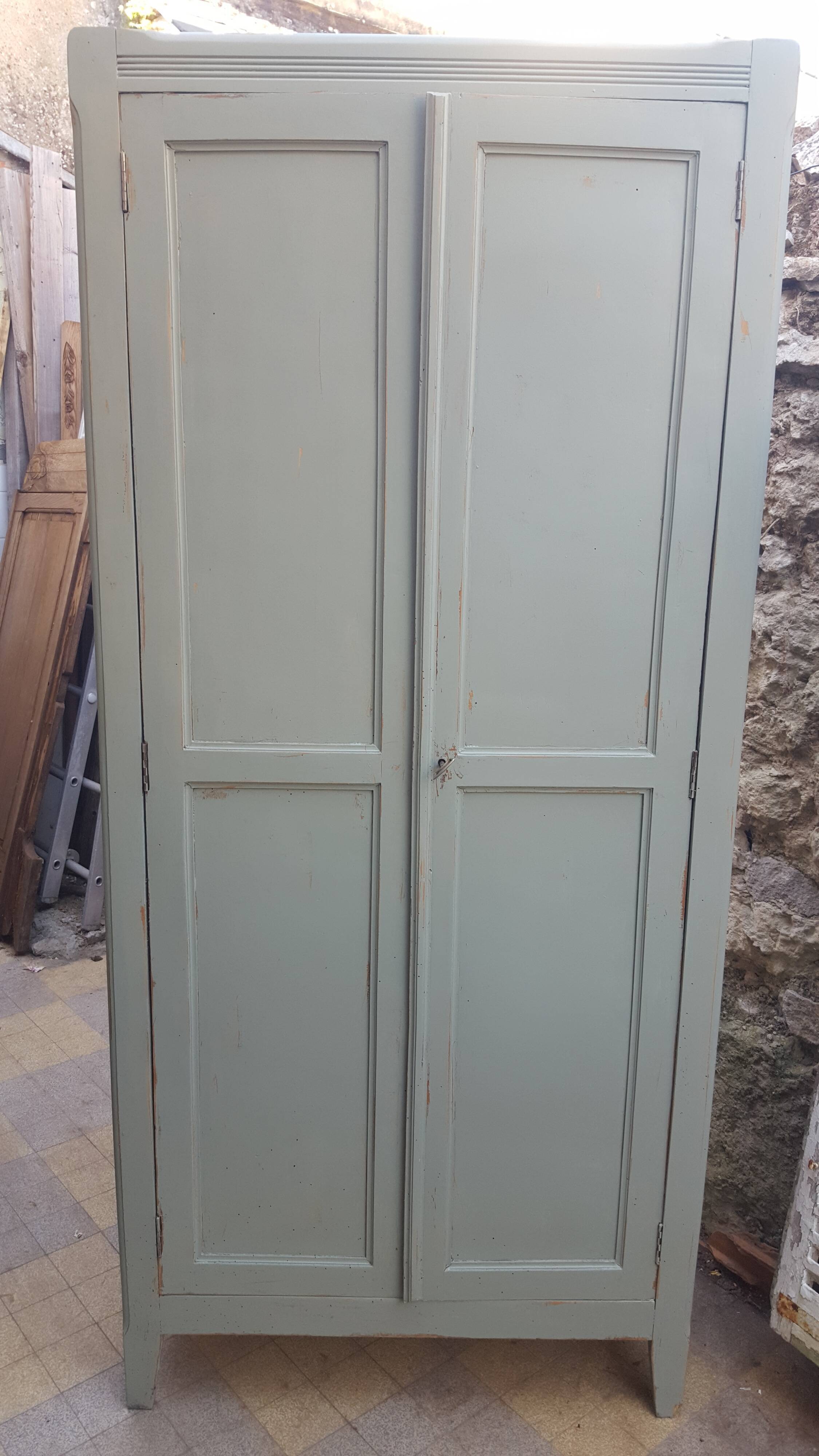 Paris wardrobe patina green guarigue