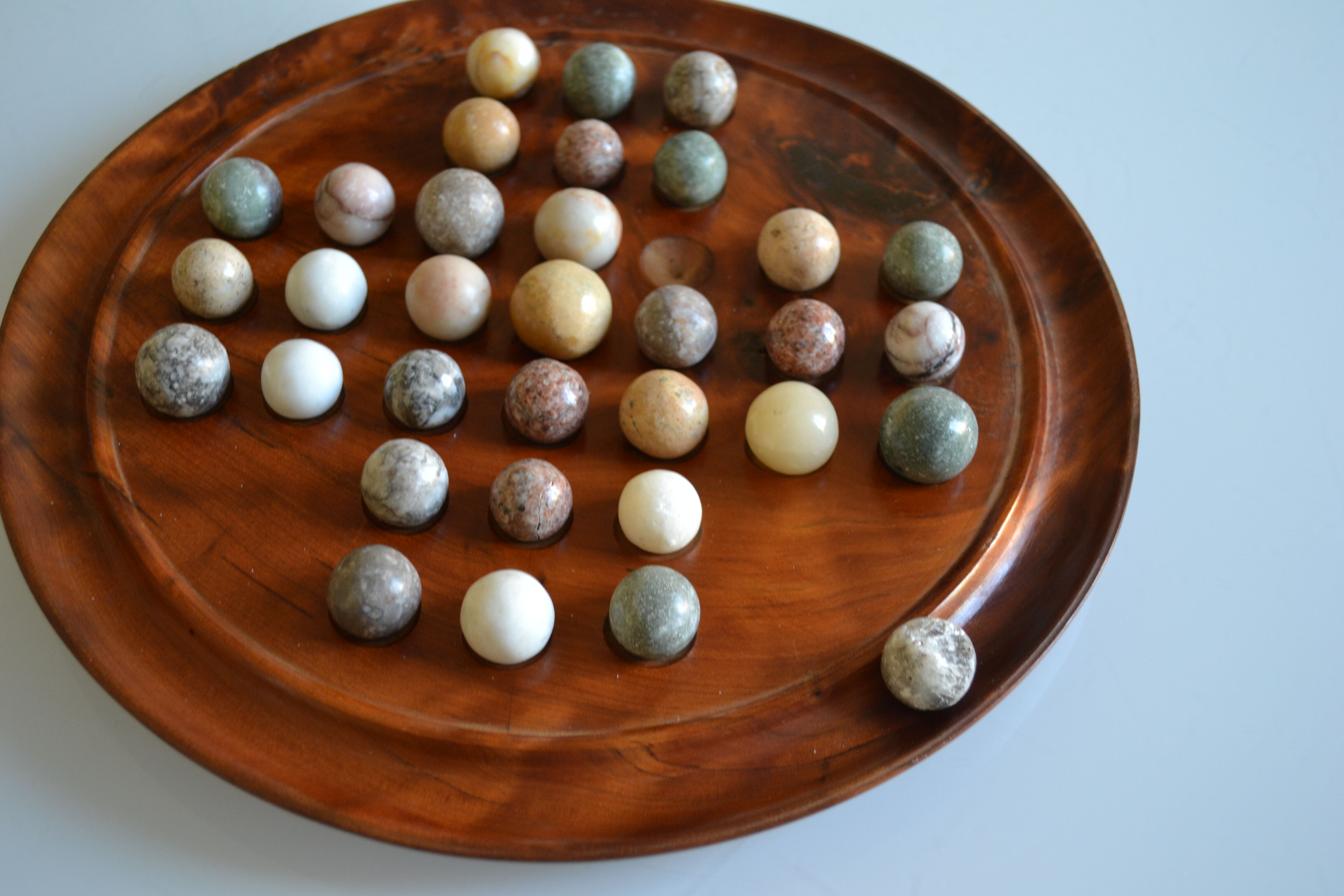 Solitaire game in exotic wood and semi-precious stones