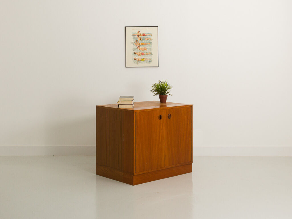 Commode en teck avec 2 portes battantes