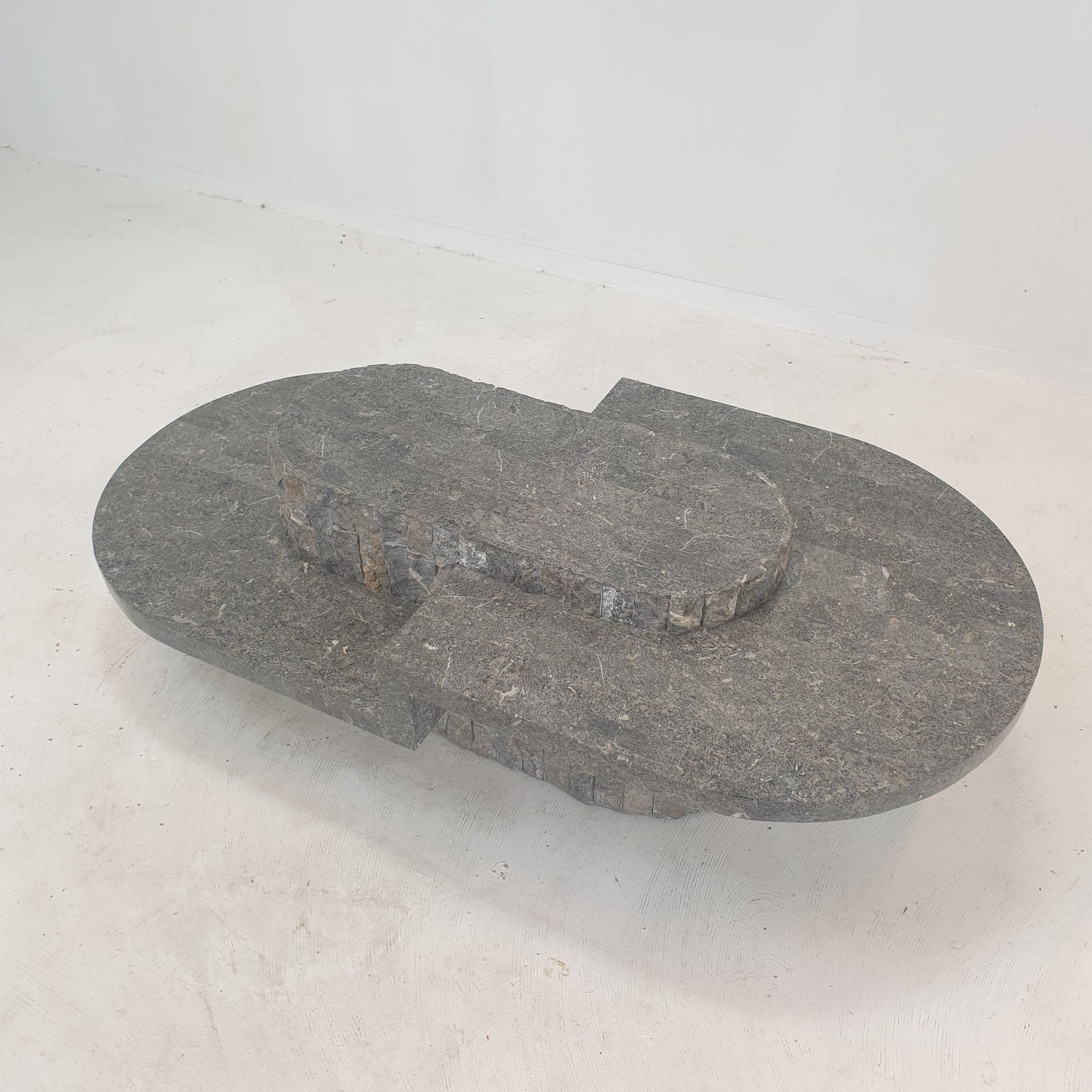 Table basse en pierre fossile, Magnussen Ponte, années 1980